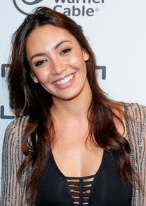 Carolina Guerra
as Cora De Léon