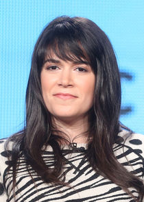 Abbi Jacobson
as Leslie Fisher