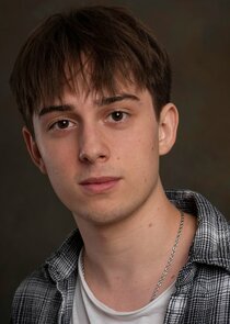 Gabriel Howell
as Tobi McKnight