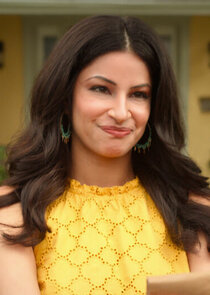 Richa Moorjani
as Kamala