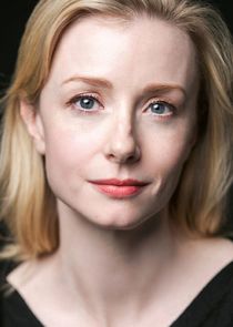 Fiona Glascott
as Lady Violet Somerset