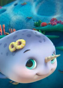 Lucy Lowe
as Scallop