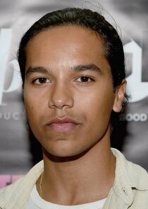 Tyler Dean Flores
as Santi