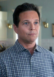 Scott Wolf
as Carson Drew