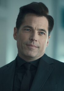 Tim Rozon
as Luke Roman