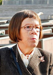 Linda Hunt
as Operations Manager Henrietta 