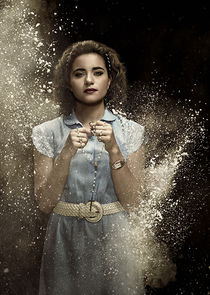 Paulina Gaitán
as Tata Escobar