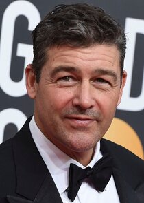 Kyle Chandler
as Charles Main