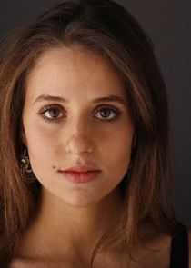 Genevieve Hudson-Price
as Dana Apple