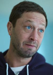 Ebon Moss-Bachrach
as Chris McQueen