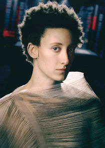 Maya Eshet
as Lommie Thorne