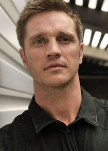 Devon Sawa
as Owen Elliot