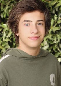 Jimmy Bennett
as JJ Powell