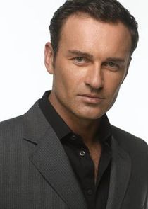 Julian McMahon
as Christian Troy