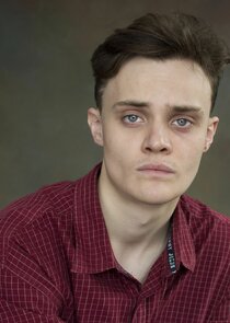 Séamus McLean Ross
as Colum MacKenzie