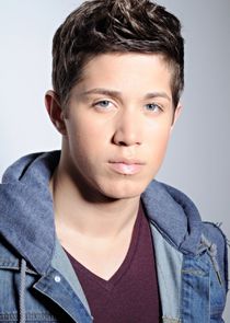 Brandon Larracuente
as Officer Alex Diaz