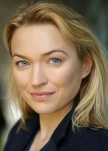 Sophia Myles
as Lady Katherine
