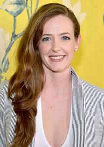 Stephanie Allynne
as Kate