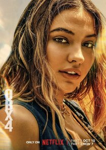 Madelyn Cline
as Sarah Cameron