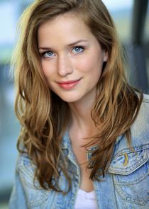 Elizabeth Lail
as Jenny Banks