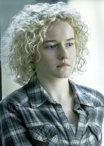 Julia Garner
as Ruth Langmore