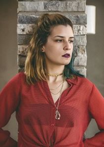 Maryann Urbano
as Linda Kennison