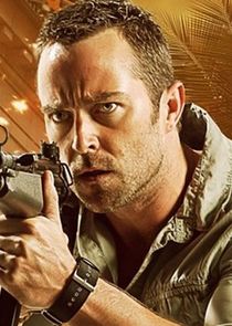 Sullivan Stapleton
as Sgt Damien Scott
