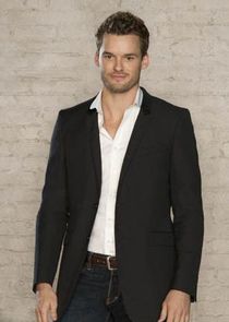 Austin Nichols
as Julian Baker