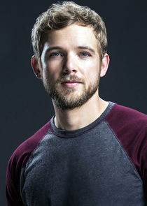 Max Thieriot
as Clay Spenser