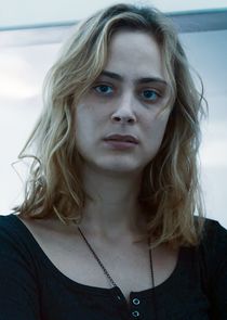 Nora Arnezeder
as Evelyn Rey