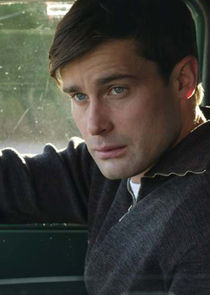 Christian Cooke
as Mickey Argyll