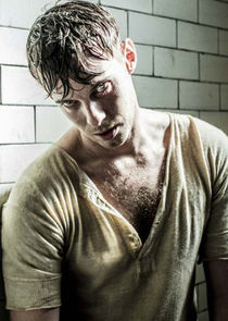 Luke Treadaway
as Dr. Arthur Calgary