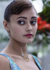 Ella Purnell
as Hester Argyll