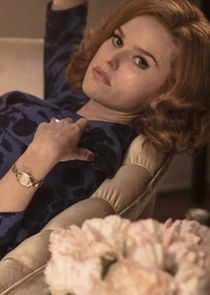 Alice Eve
as Gwenda Vaughan