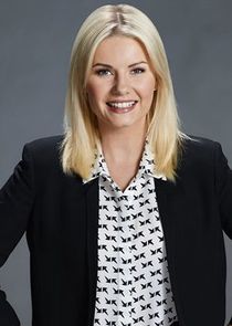 Elisha Cuthbert
as Lizzy