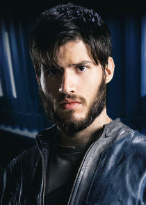 Cameron Cuffe
as Seg-El