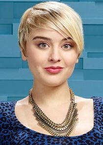 Jordan Hinson
as Roxie