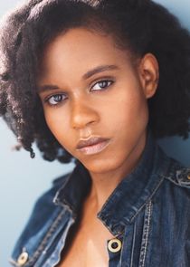 Aime Donna Kelly
as Renee Curry