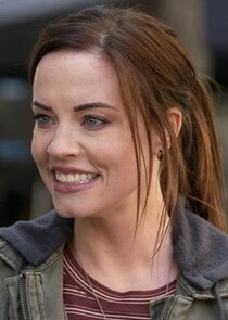 Molly Burnett
as Detective Grace Muncy