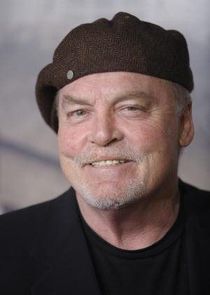 Stacy Keach
as Robert Leary