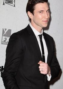 Pablo Schreiber
as Clay Tarpin