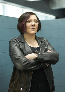 Sophie Willan
as Holly Pinder