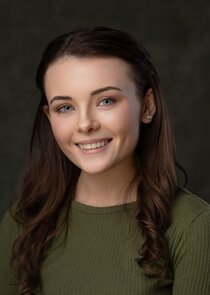 Leia Murphy
as Joanne Proctor