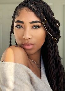 Adriyan Rae
as Peri Boudreaux