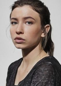 Katelyn Nacon
as Sammi Karras