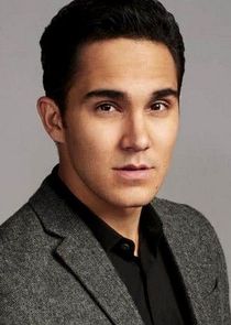 Carlos PenaVega
as Darrius