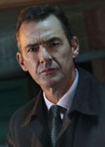 Richard Lintern
as Dr. Thomas Chamberlain