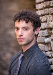 Josafat Vagni
as Giulio