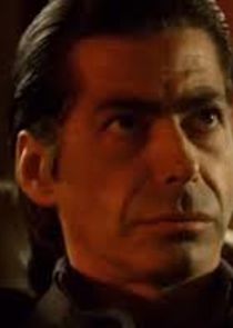 Luis Fernandez-Gil
as Dario Cueto