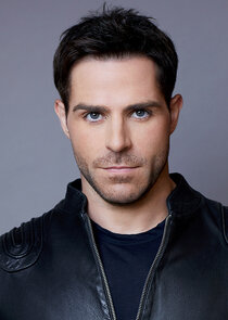 Neil Ellice
as Hunter D-90